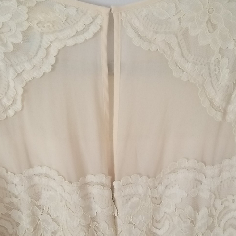 Lace dress - Picture 3 of 5